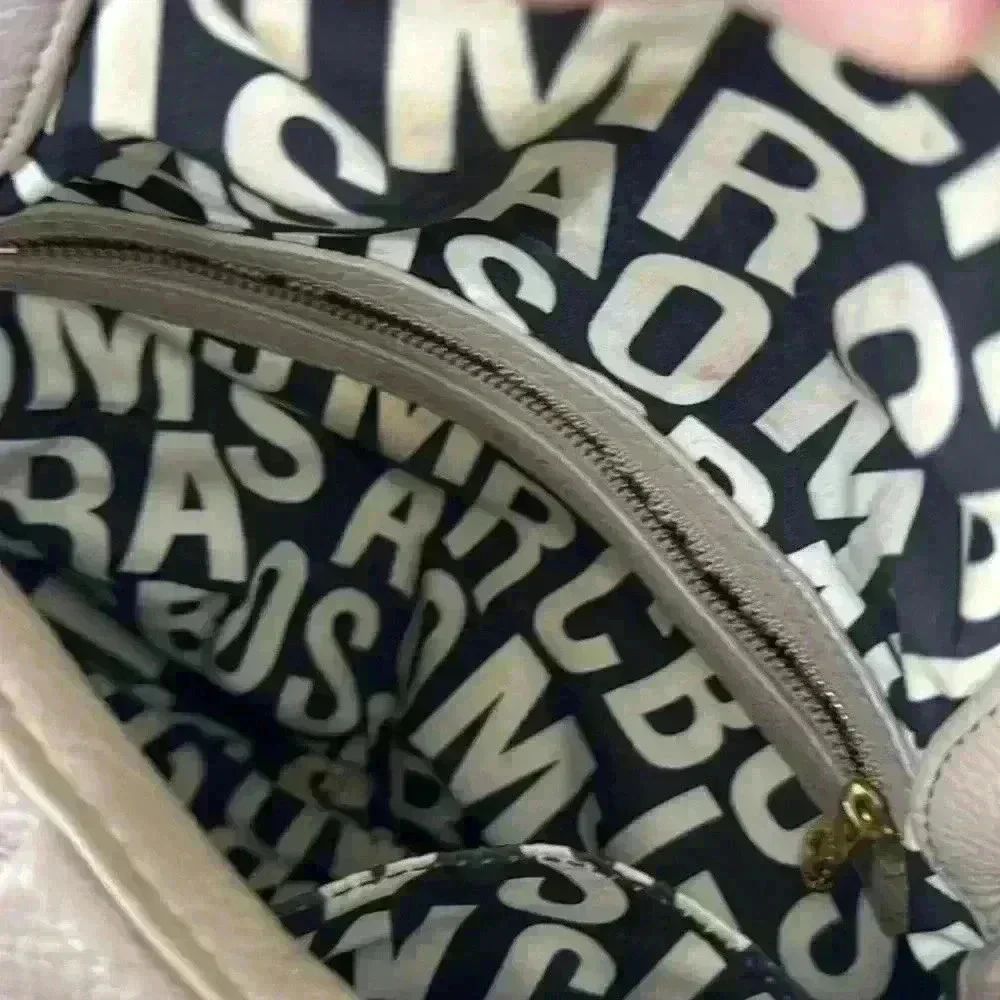 Marc by Marc Jacob’s medium size tan/beige crossbody - Picture 6 of 11